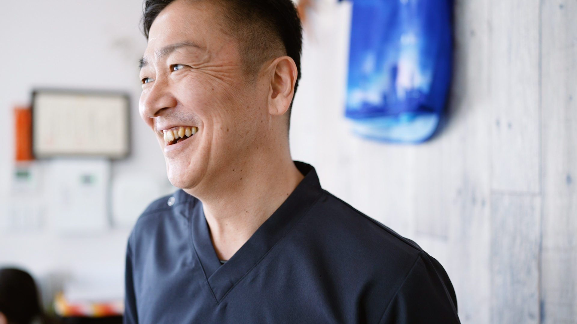 お客さまの声「看板は、気づかず役に立っています」｜きしがみ整骨院　岸上さん／大阪・貝塚市
